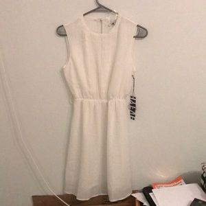 NWT white Dress Basic keyhole back size small